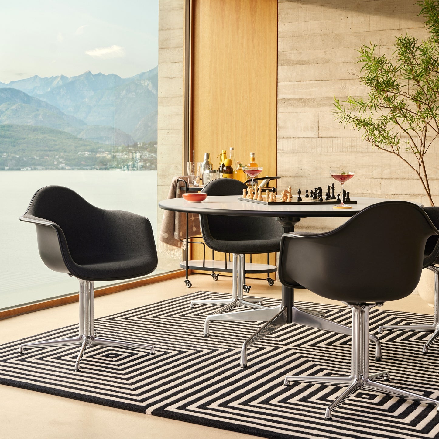 Vitra Eames Plastic Armchair DAL RE recycelter Kunststoff La Fonda Base