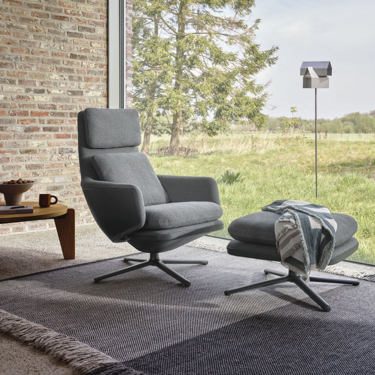 Vitra Grand Relax Loungesessel drehbar mit Ottoman hoher Sessel & Hocker