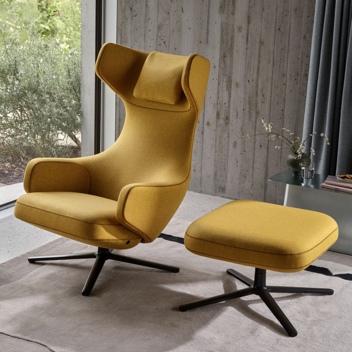 Vitra Grand Repos Loungesessel drehbar mit Ottoman Ohrensessel & Hocker