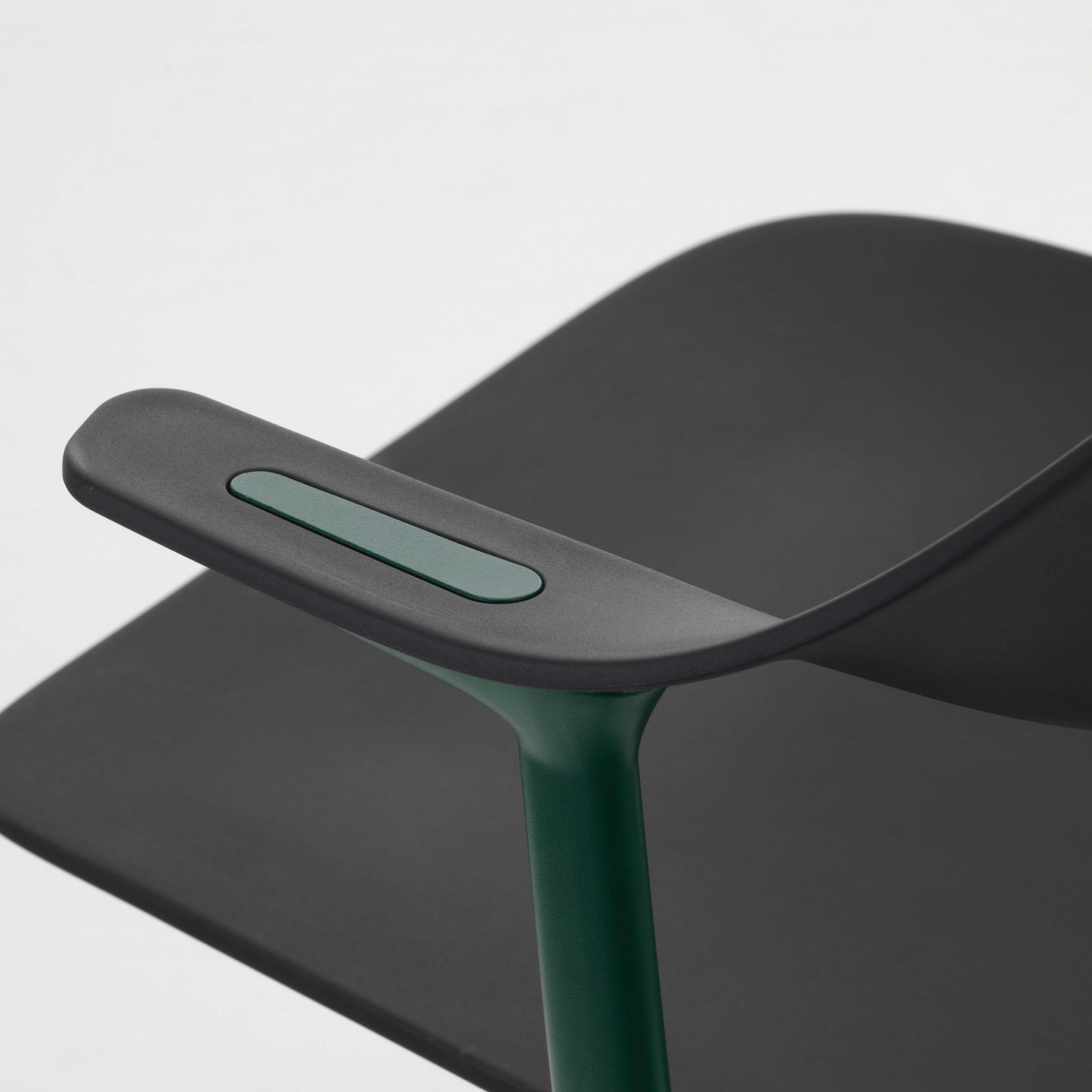 Vitra Mynt Bürostuhl Sitz + Rücken Kunststoff basic dark RE 4-Stern-Aluminiumfuß
