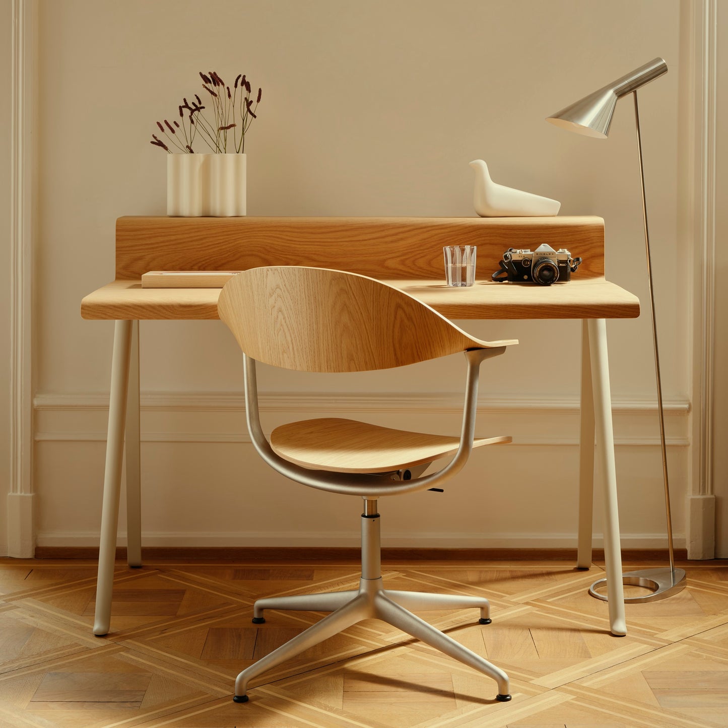 Vitra Mynt Bürostuhl Eiche natur 4-Stern-Aluminiumfuß