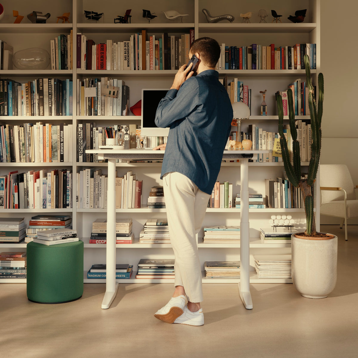 Vitra Tyde 2 Home Desk elektrischer Steh-Sitz Homeoffice Schreibtisch ...