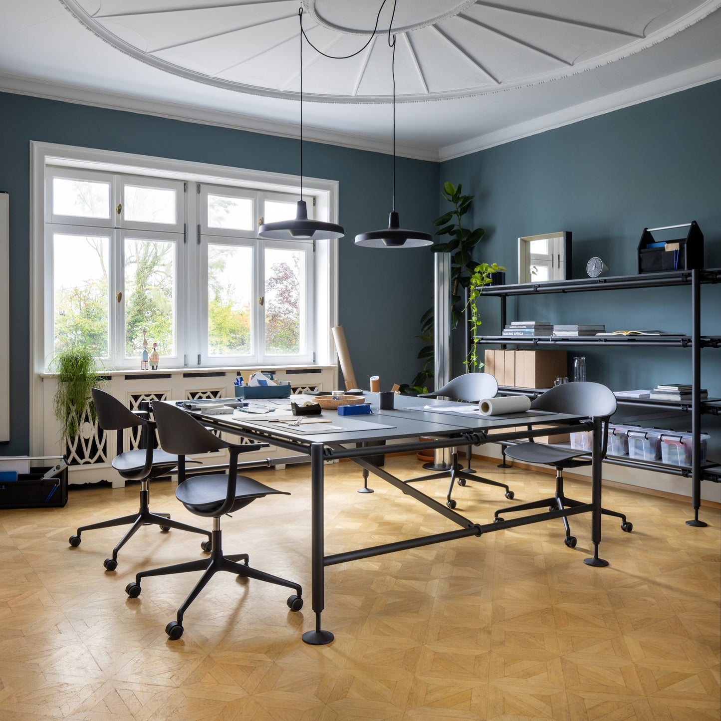 Vitra Mynt Bürostuhl Sitz + Rücken Kunststoff basic dark RE 4-Stern-Aluminiumfuß