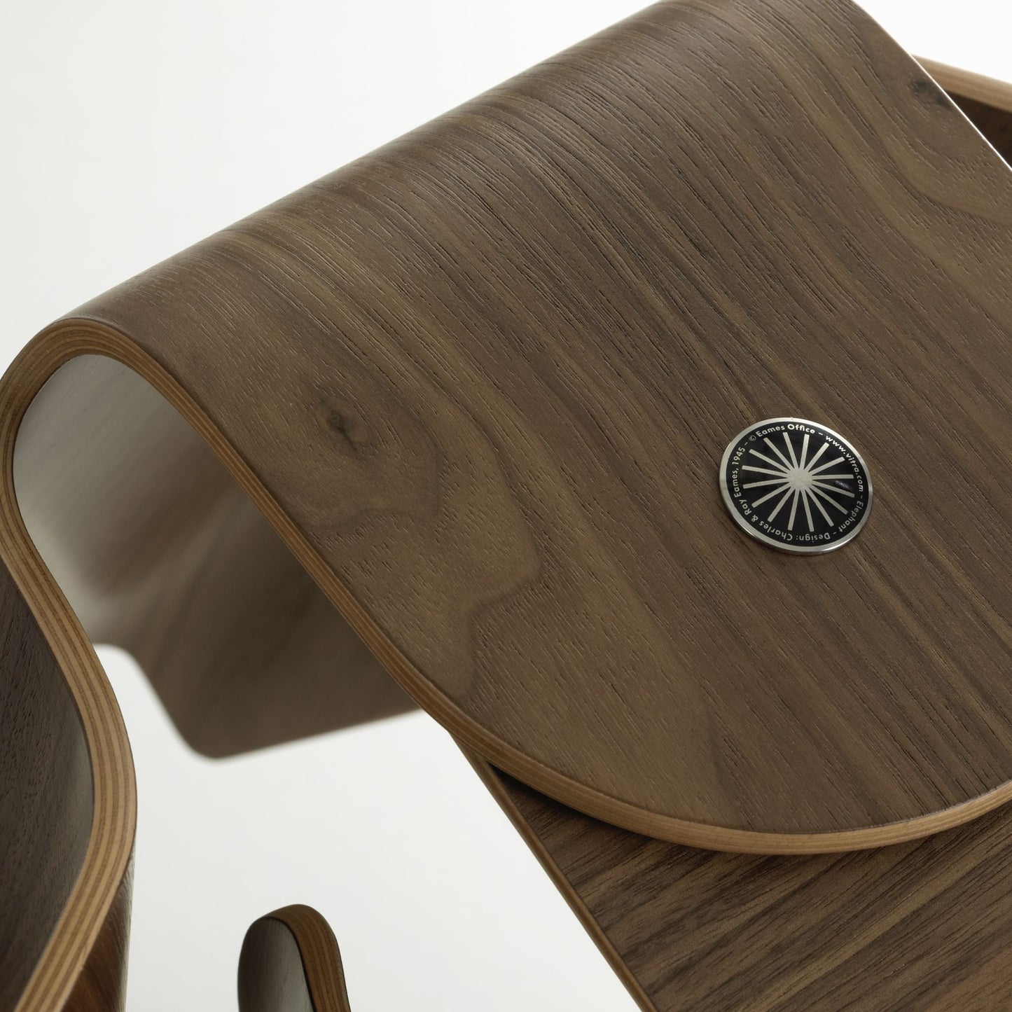 Eames Elephant Plywood Echtholz Hocker Sitzobjekt Nussbaum / Kastanie