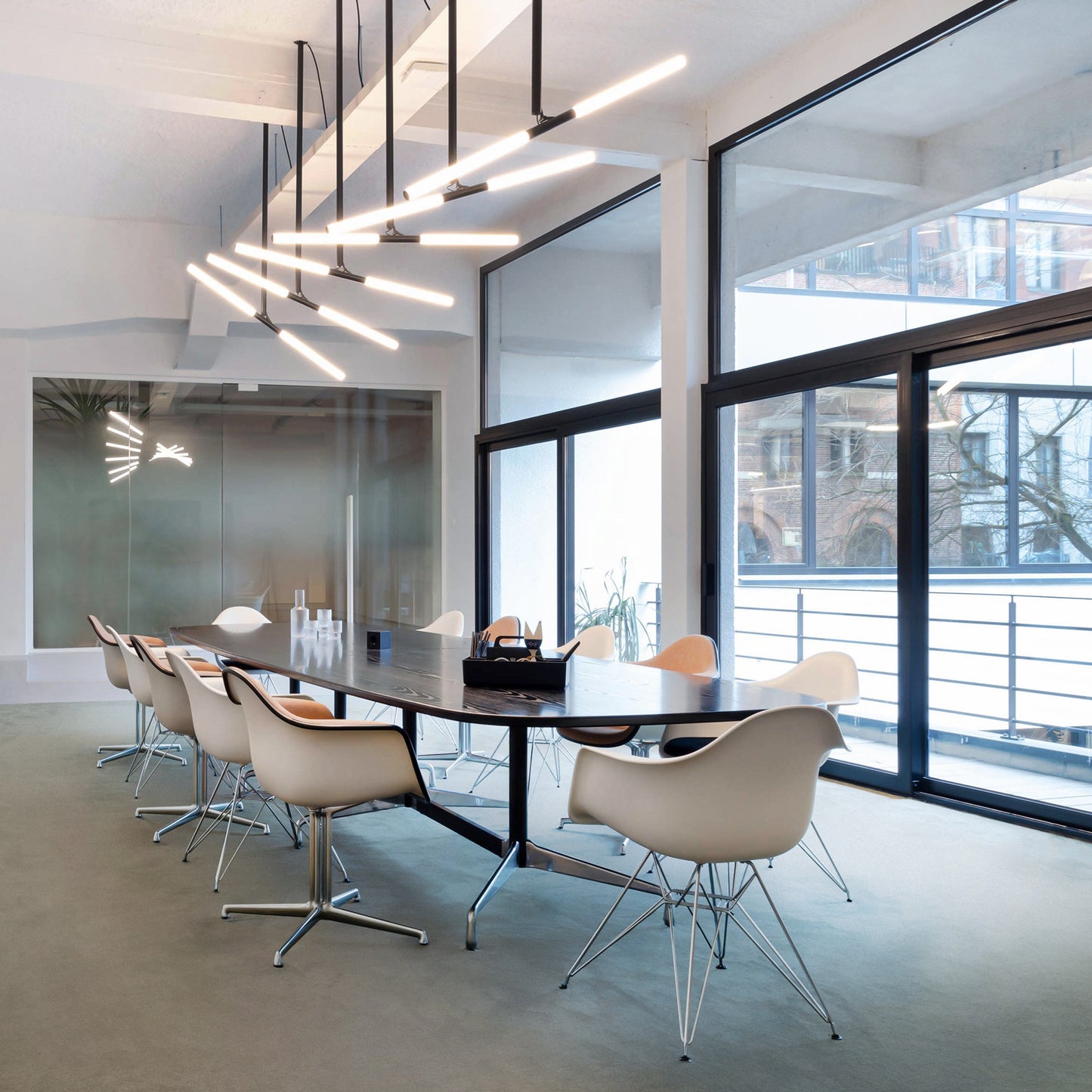 Vitra Eames Plastic Armchair DAL RE recycelter Kunststoff La Fonda Base