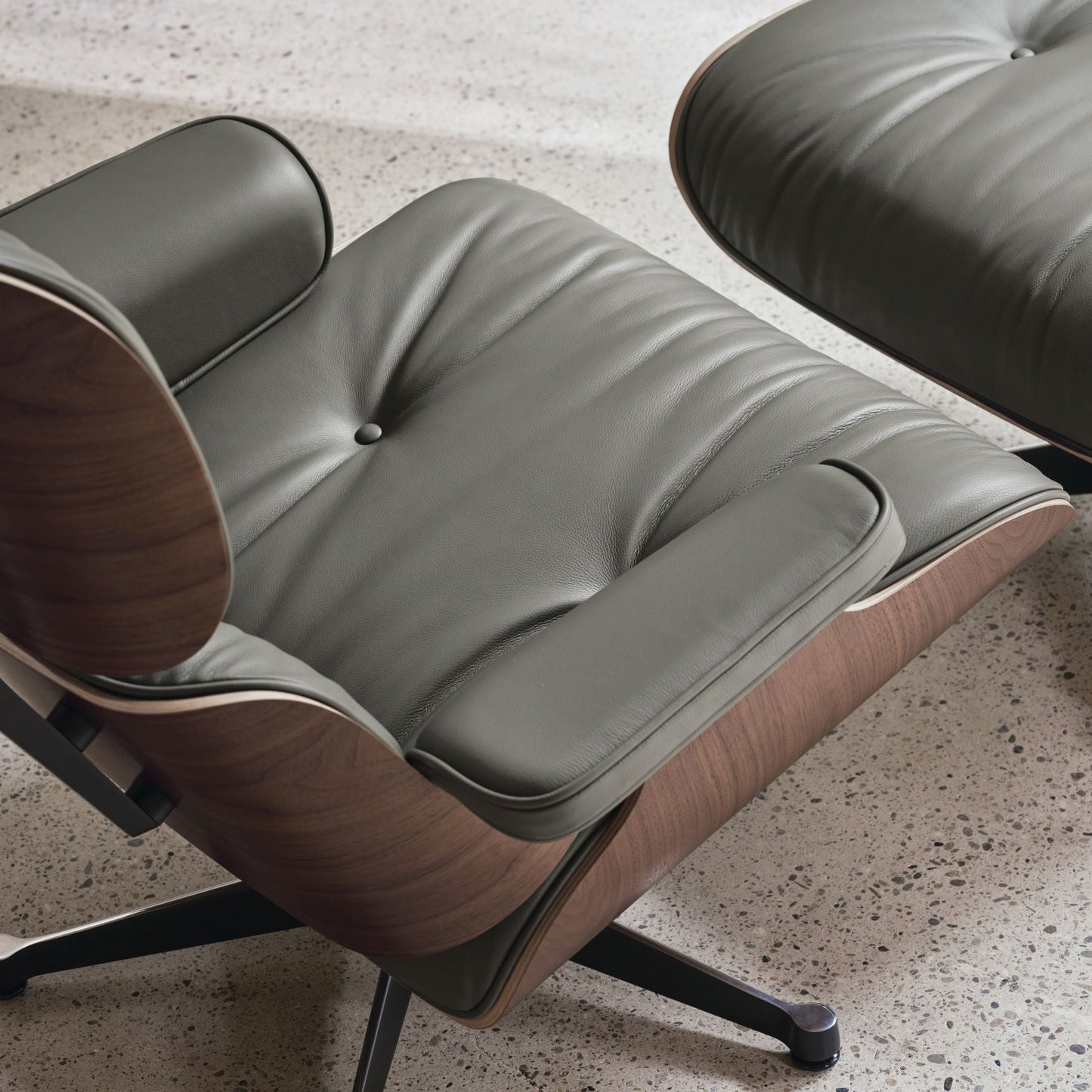 Vitra Eames Lounge Chair & Ottoman Relax-Sessel mit Hocker Stoff / Leder