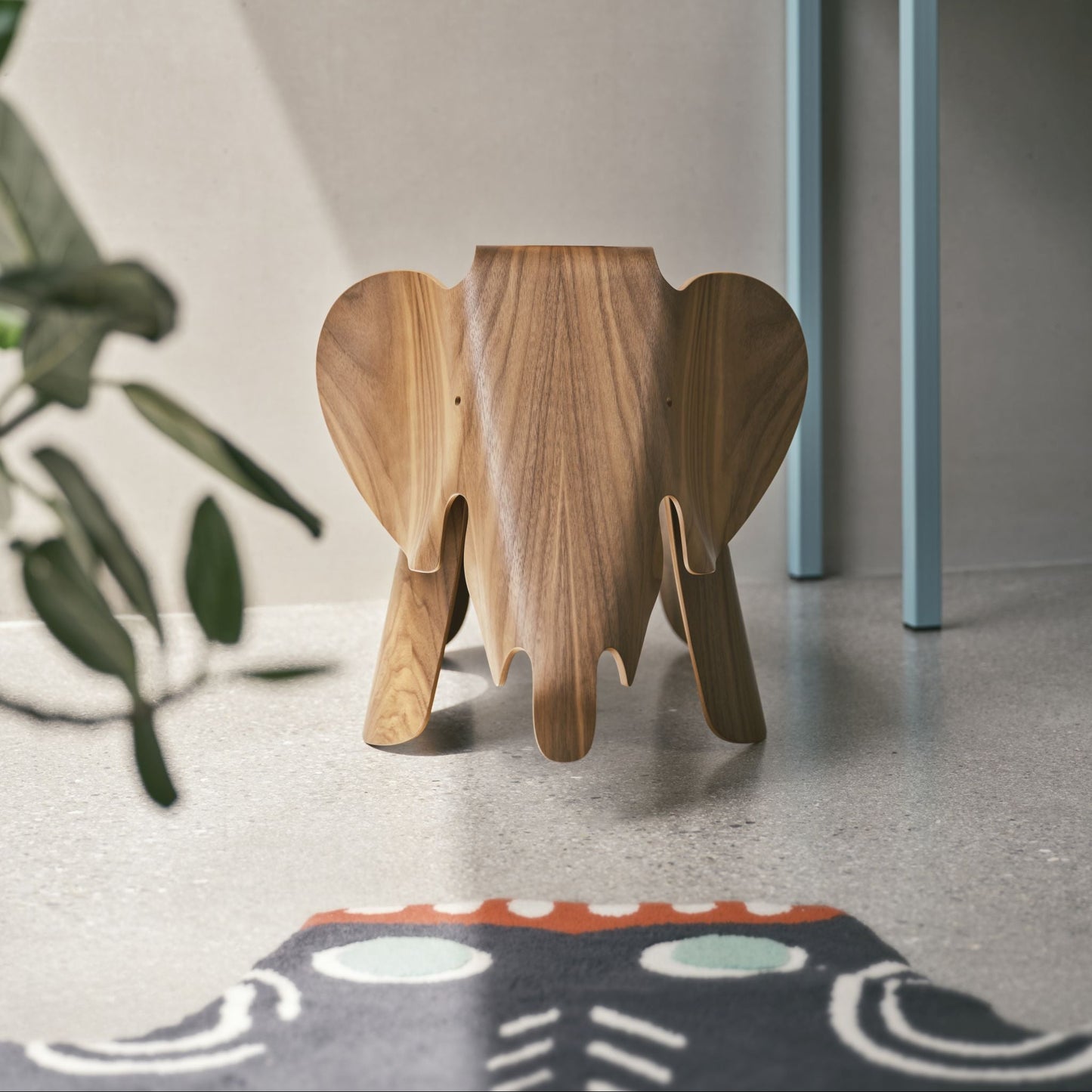 Eames Elephant Plywood Echtholz Hocker Sitzobjekt Nussbaum / Kastanie