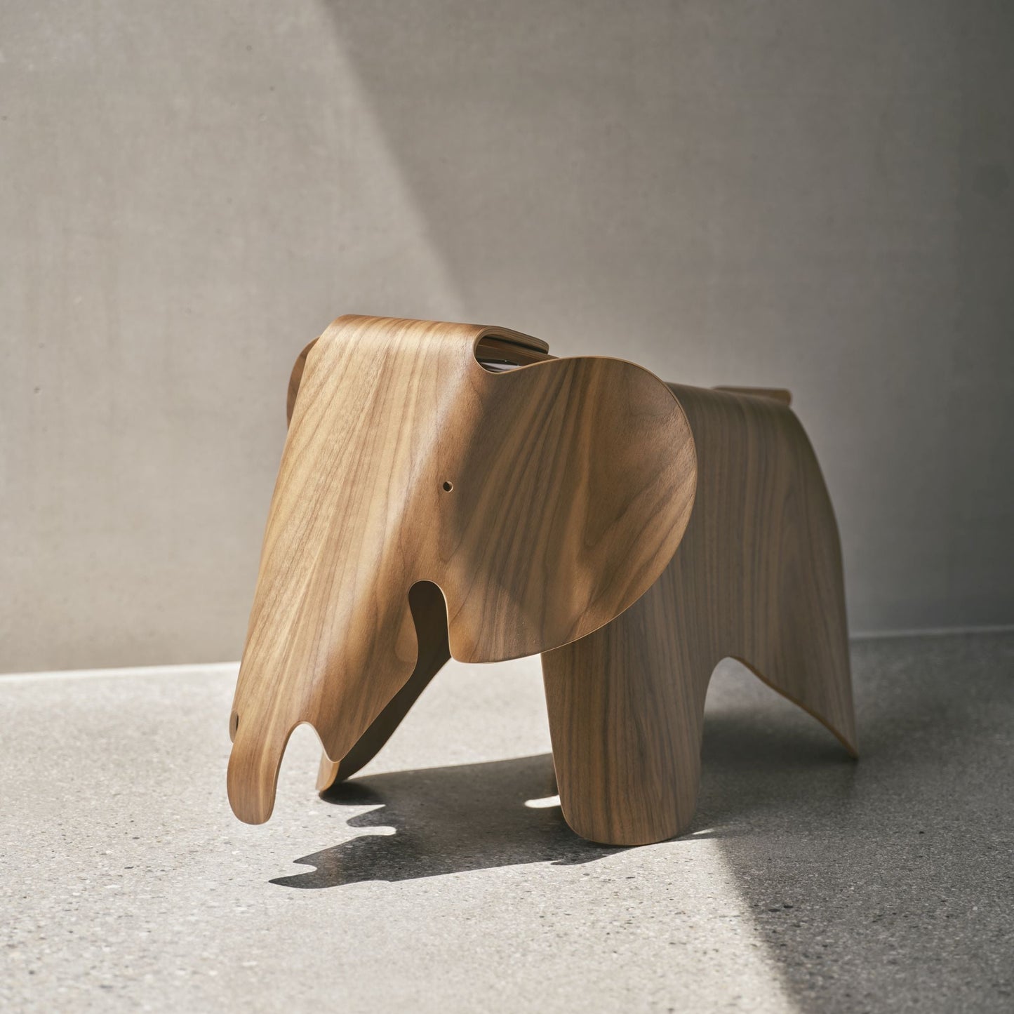 Eames Elephant Plywood Echtholz Hocker Sitzobjekt Nussbaum / Kastanie