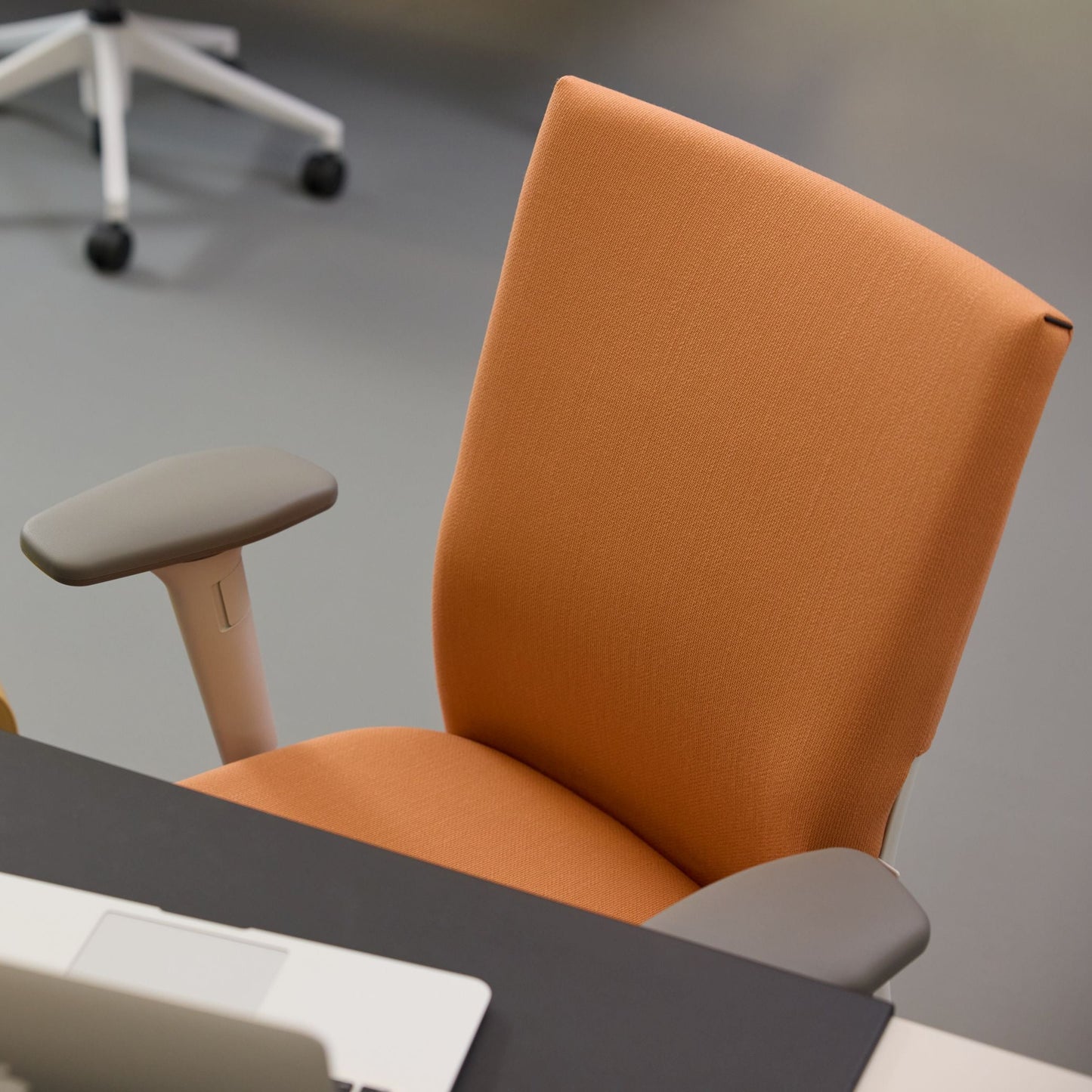 Vitra ID Soft Bürostuhl Sitz- und Rückenlehne gepolstert Bezug Volo