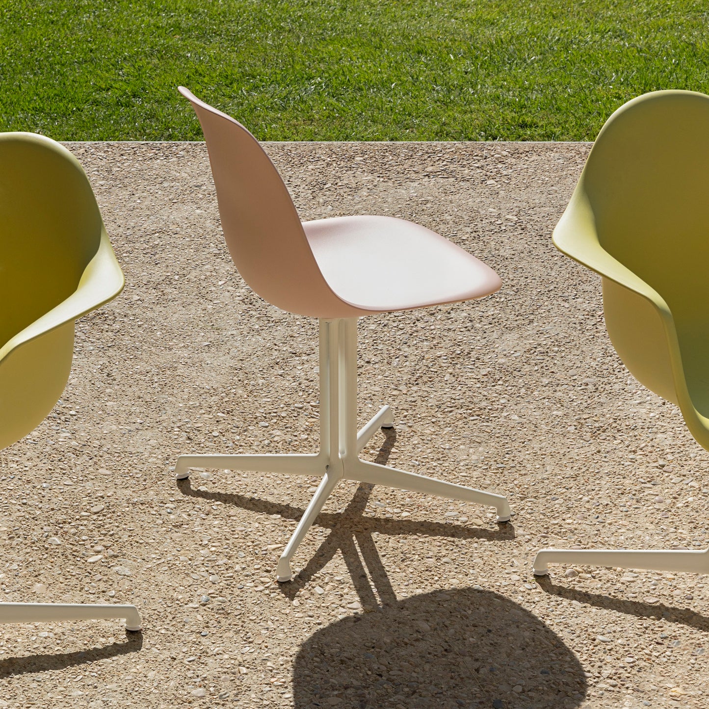 Vitra Eames Plastic Side Chair DSL RE Kunststoff recycelt La Fonda Base