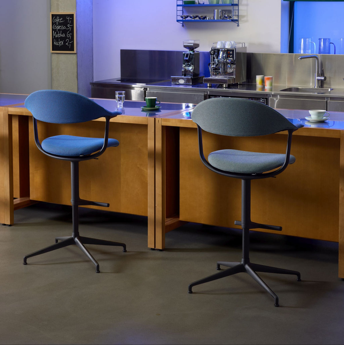 Vitra Mynt High Counterstuhl Sitz & Rücken Recycling-Kunststoff