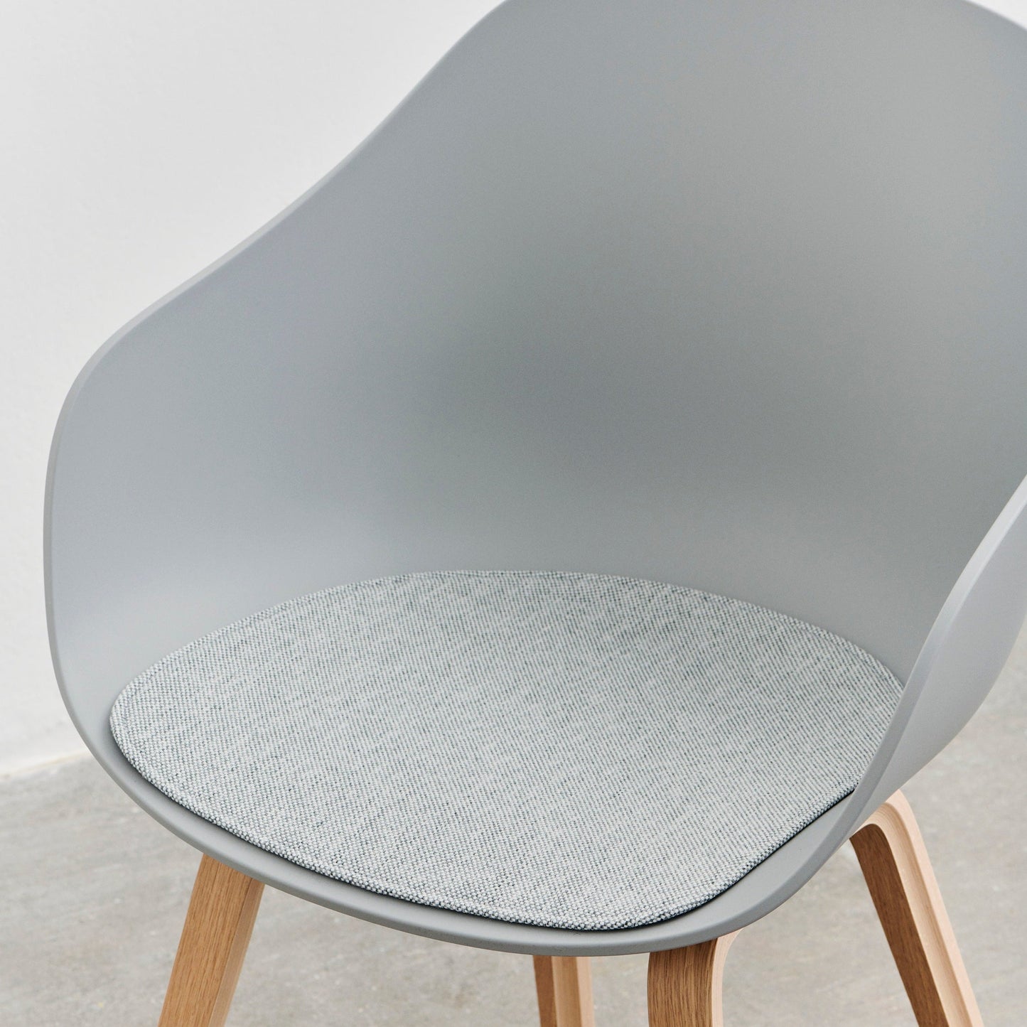 HAY About A Chair AAC 212 Stuhl Kunststoffschale Holzgestell 4-Fuß rund