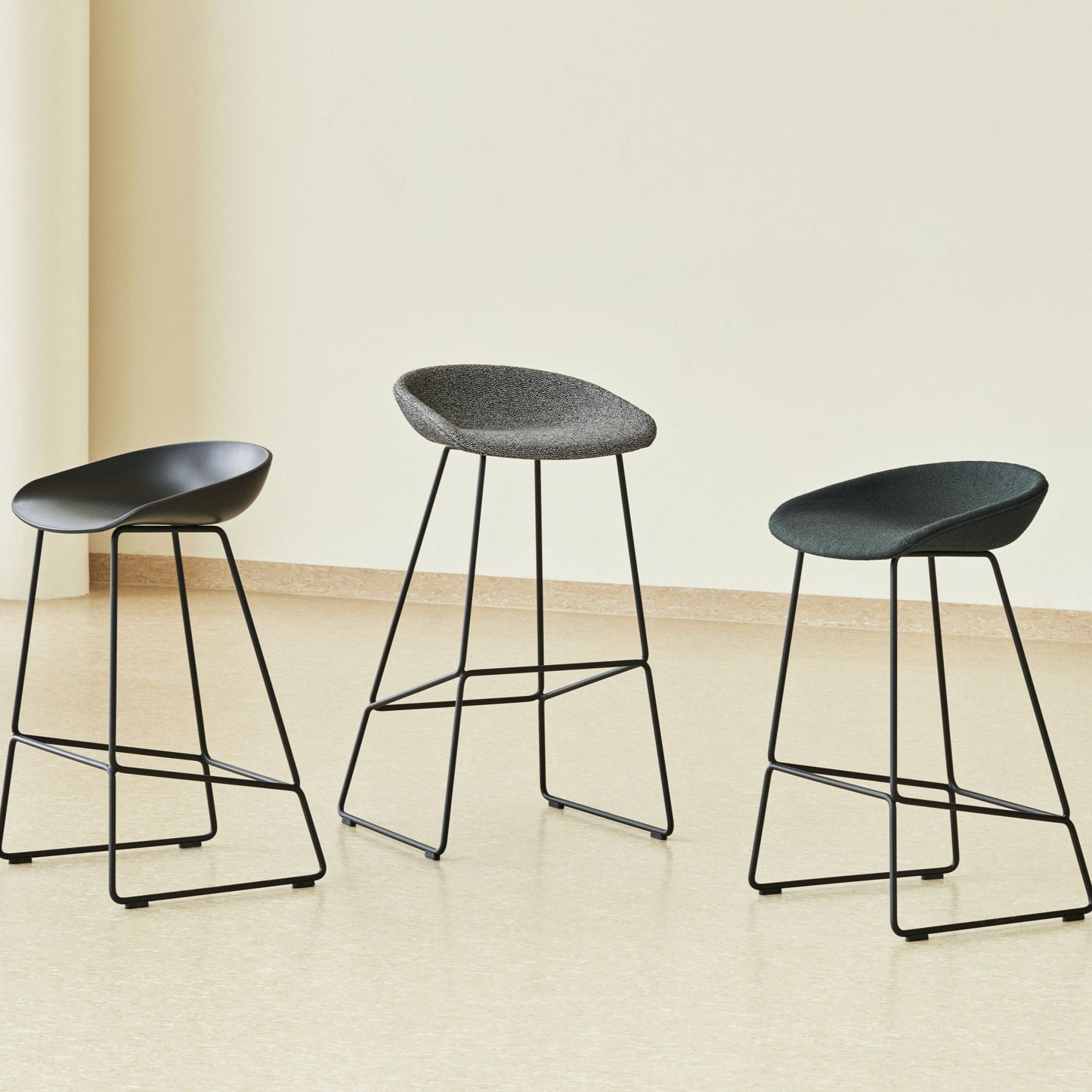 HAY About a Stool AAS 38 Barhocker Sitz Kunststoff recycelt Gestell Stahl