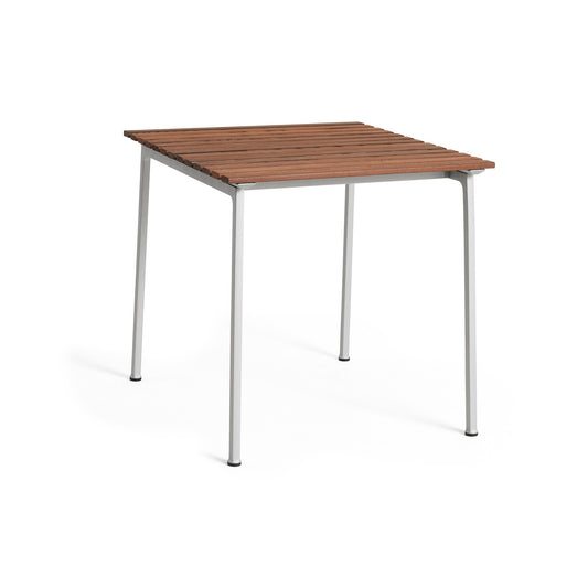 Traverse Table von Erwan Bouroullec für HAY, Outdoor-Tisch aus Aluminium und Eschenholz, ideal für Garten, Terrasse oder öffentliche Räume