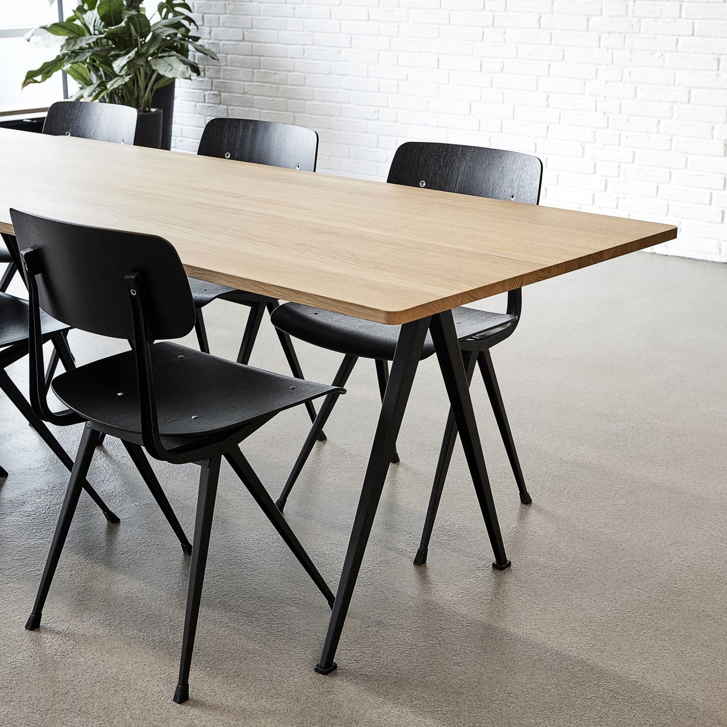 Hay Result Chair 4-Fuß-Stuhl Sitz & Rücken Sperrholz Eiche Stahlgestell