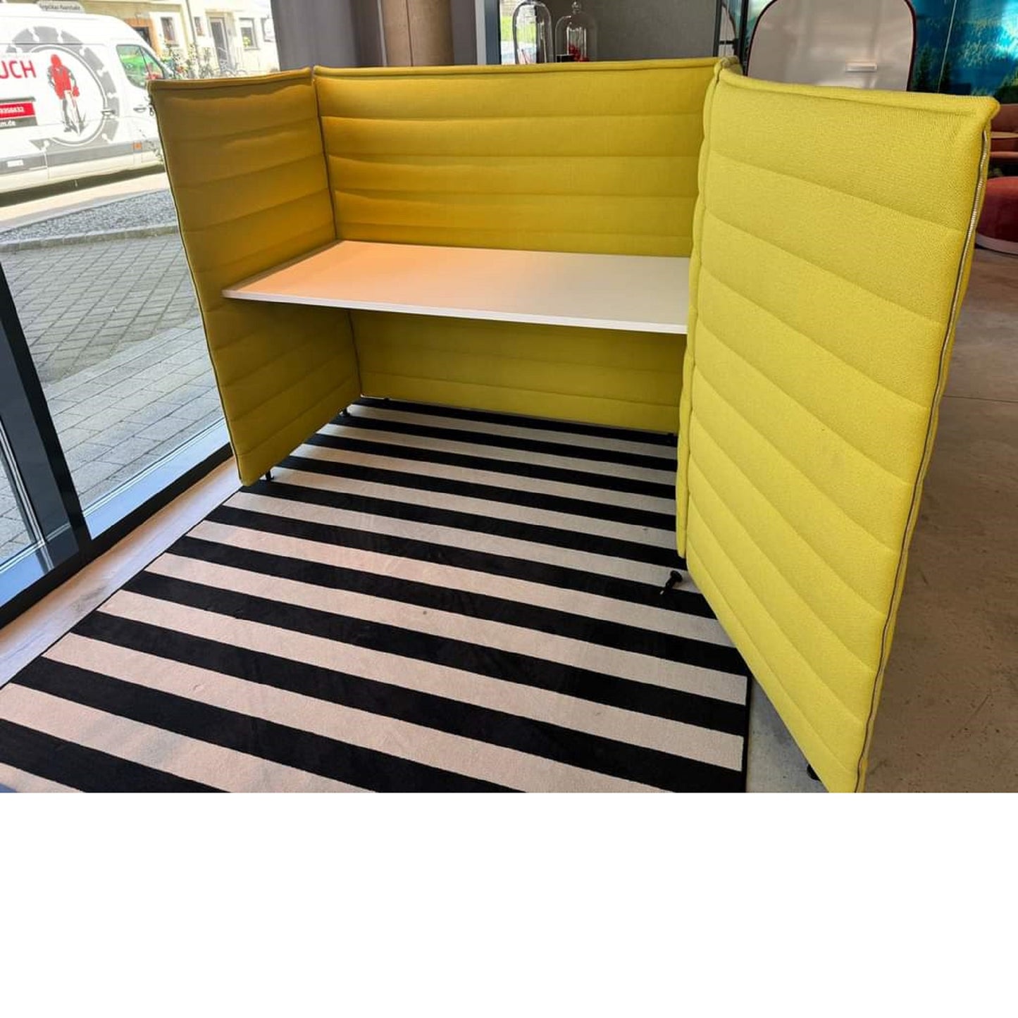 Vitra - Alcove Plus Desk Large & Plus Paravent