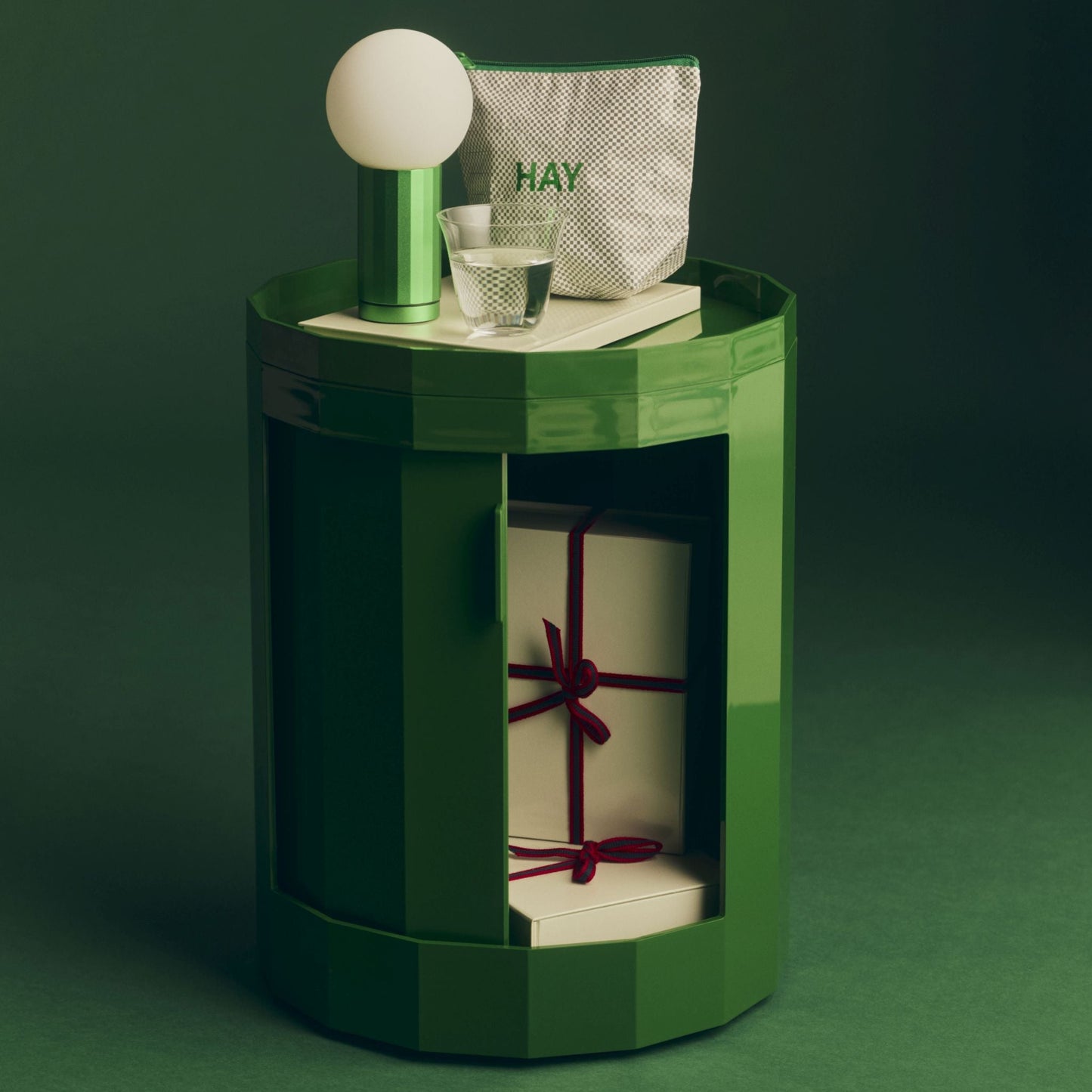 Hay Facet Cabinet low Schränkchen niedrig Kunststoff rund Füße & Rollen