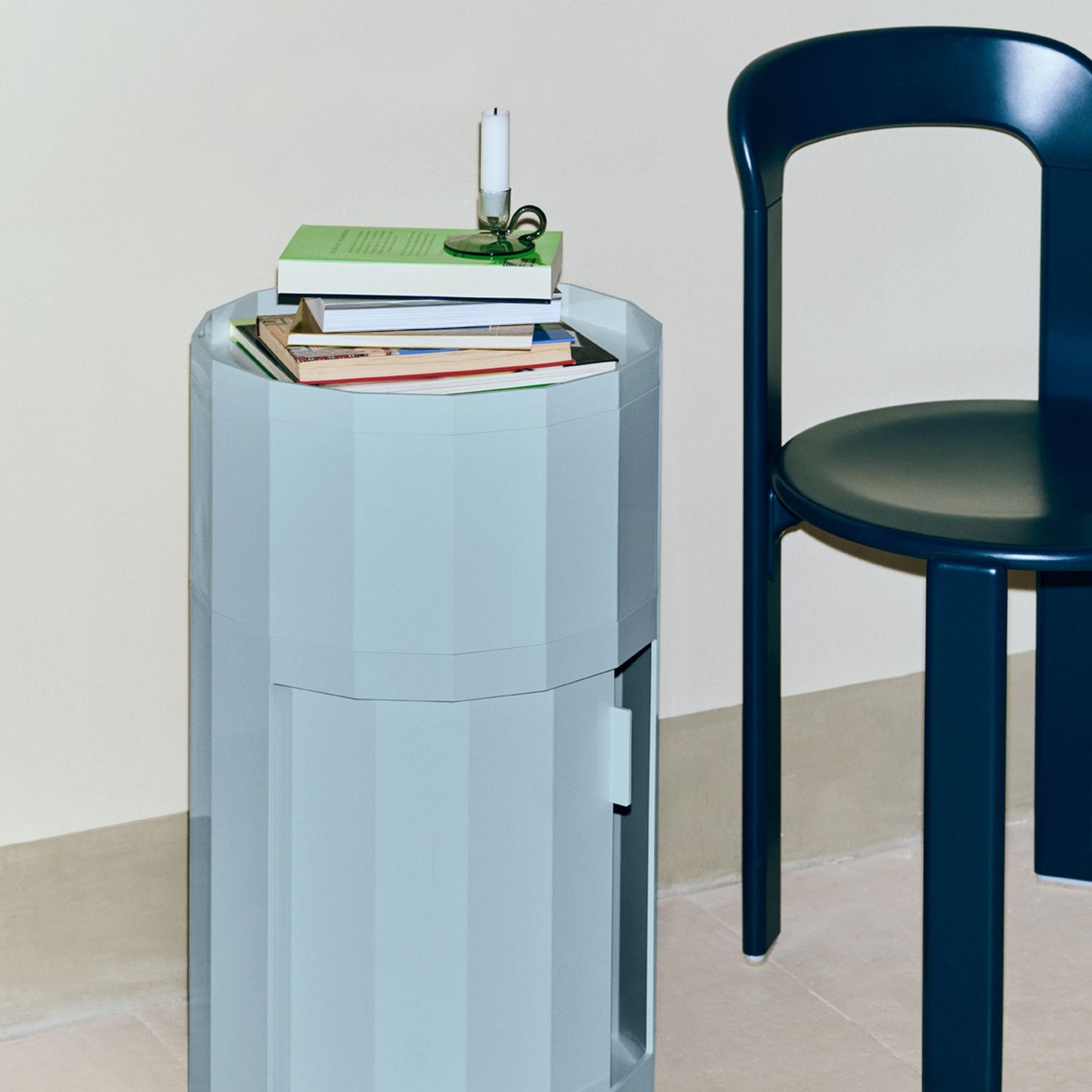 Hay Facet Cabinet high Schränkchen hoch Kunststoff rund Füße & Rollen