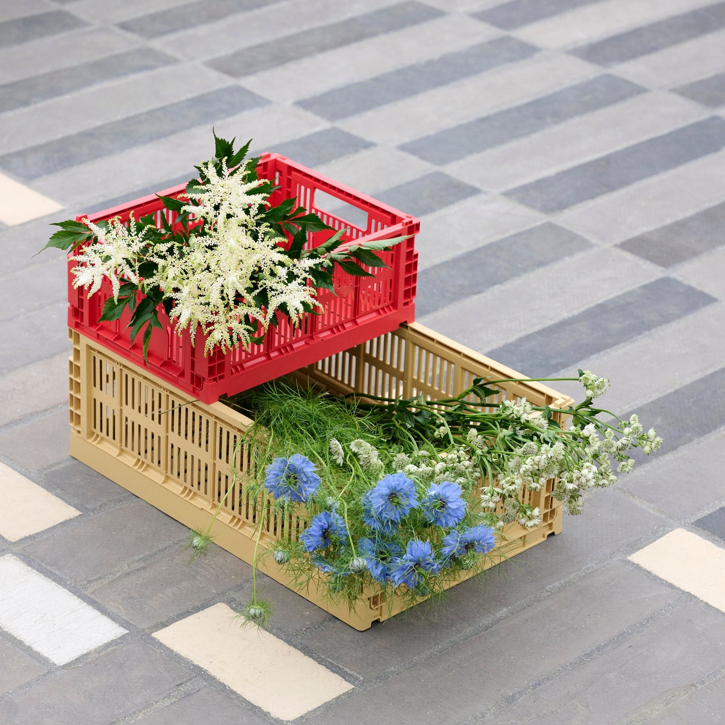 HAY Color Crate Korb Klapp-Box M medium Kunststoff recycelt golden yellow gold gelb