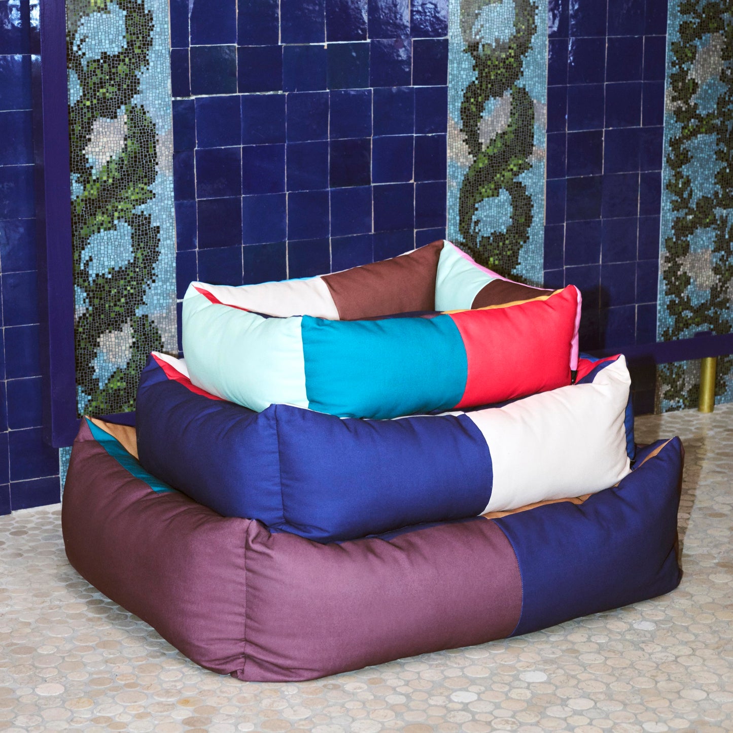 HAY Dogs Bed Hundebett Medium Polyester recycelt rot blau