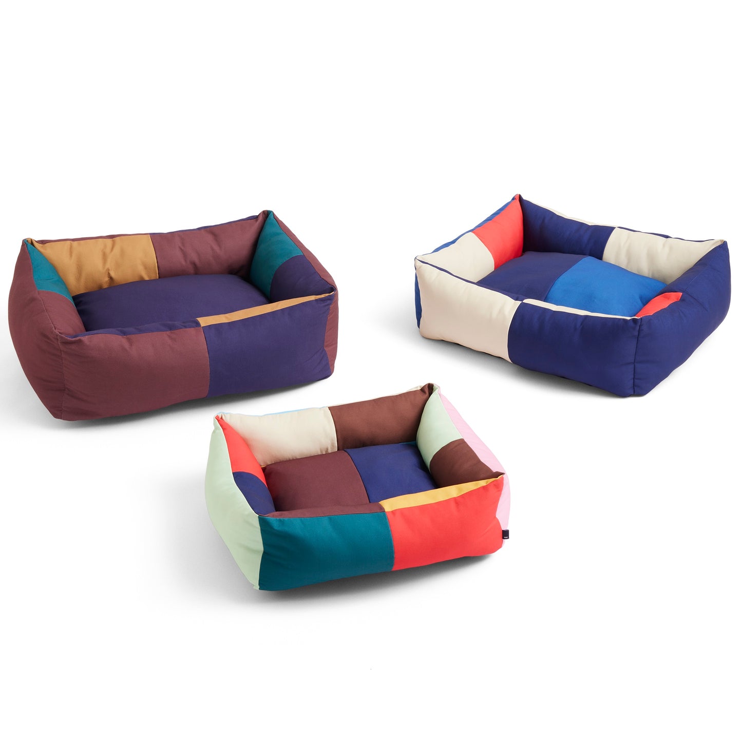 HAY Dogs Bed Hundebett Medium Polyester recycelt rot blau