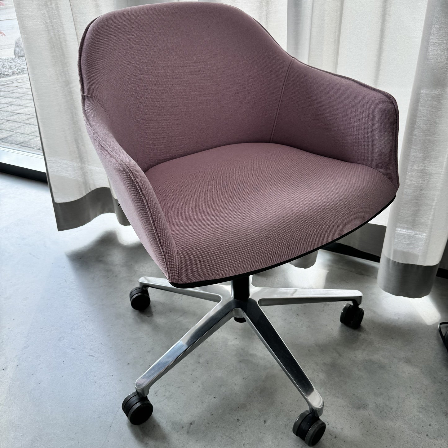 vitra Softshell Chair mit Fünfstern-Untergestell
