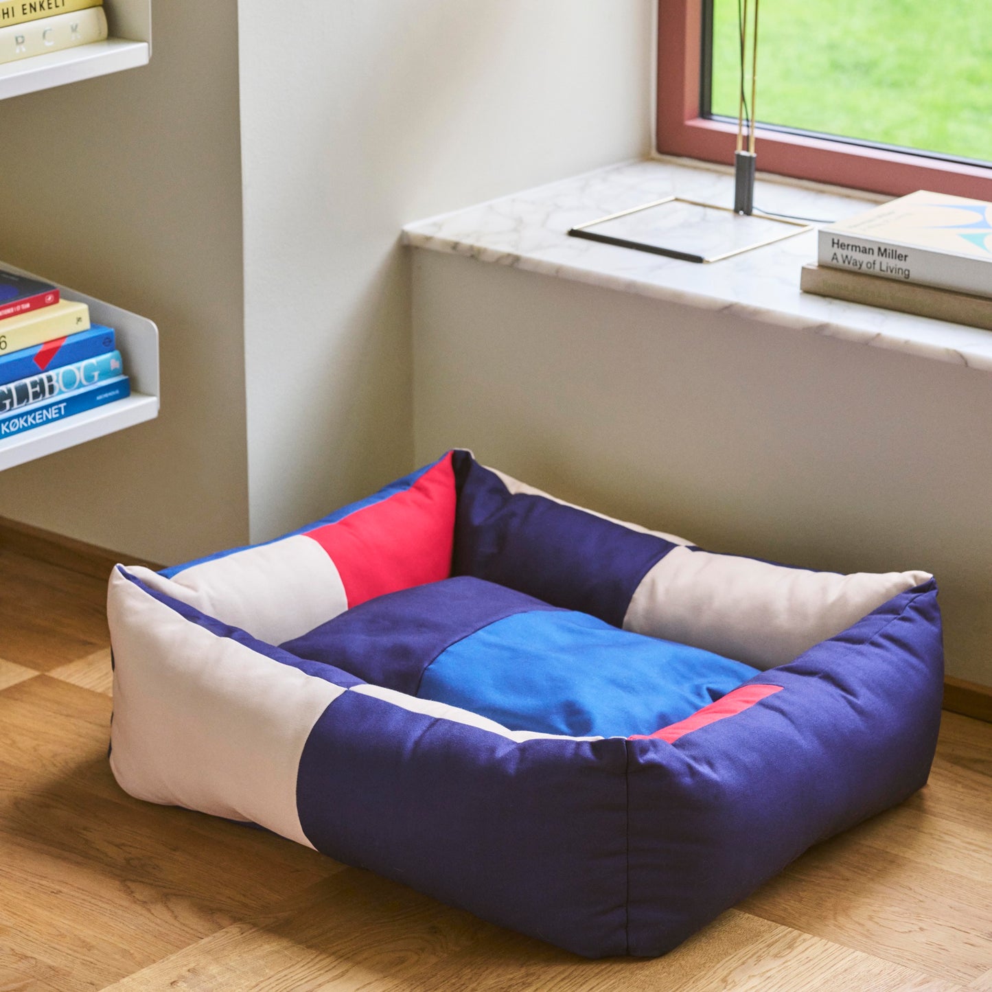 HAY Dogs Bed Hundebett Medium Polyester recycelt rot blau