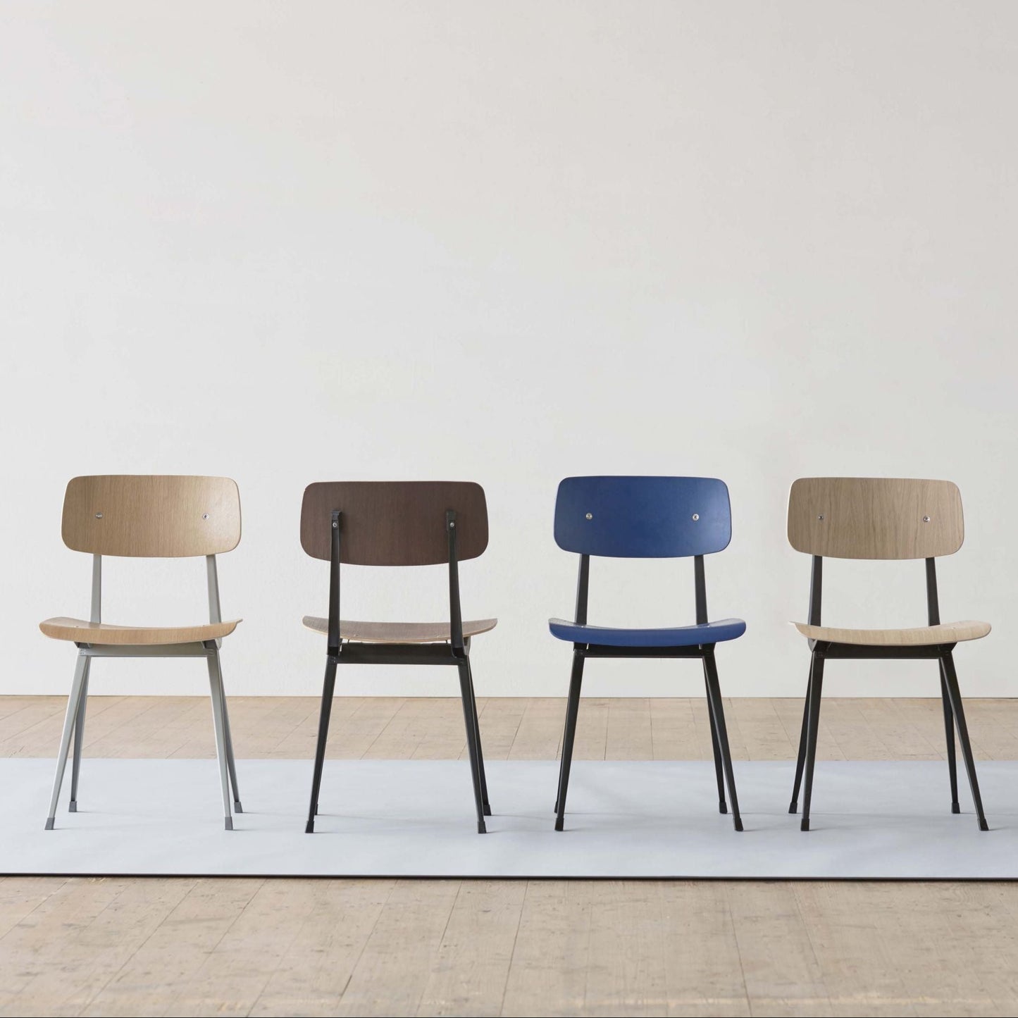 Hay Result Chair 4-Fuß-Stuhl Sitz & Rücken Sperrholz Eiche Stahlgestell