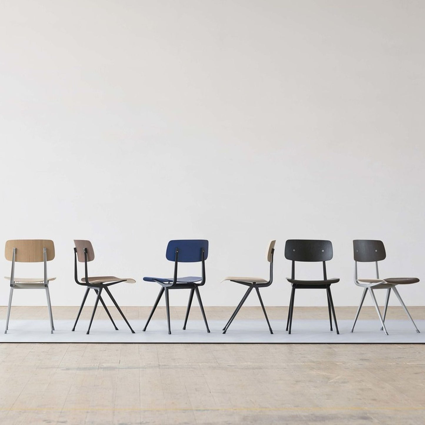 Hay Result Chair 4-Fuß-Stuhl Sitz & Rücken Sperrholz Eiche Stahlgestell