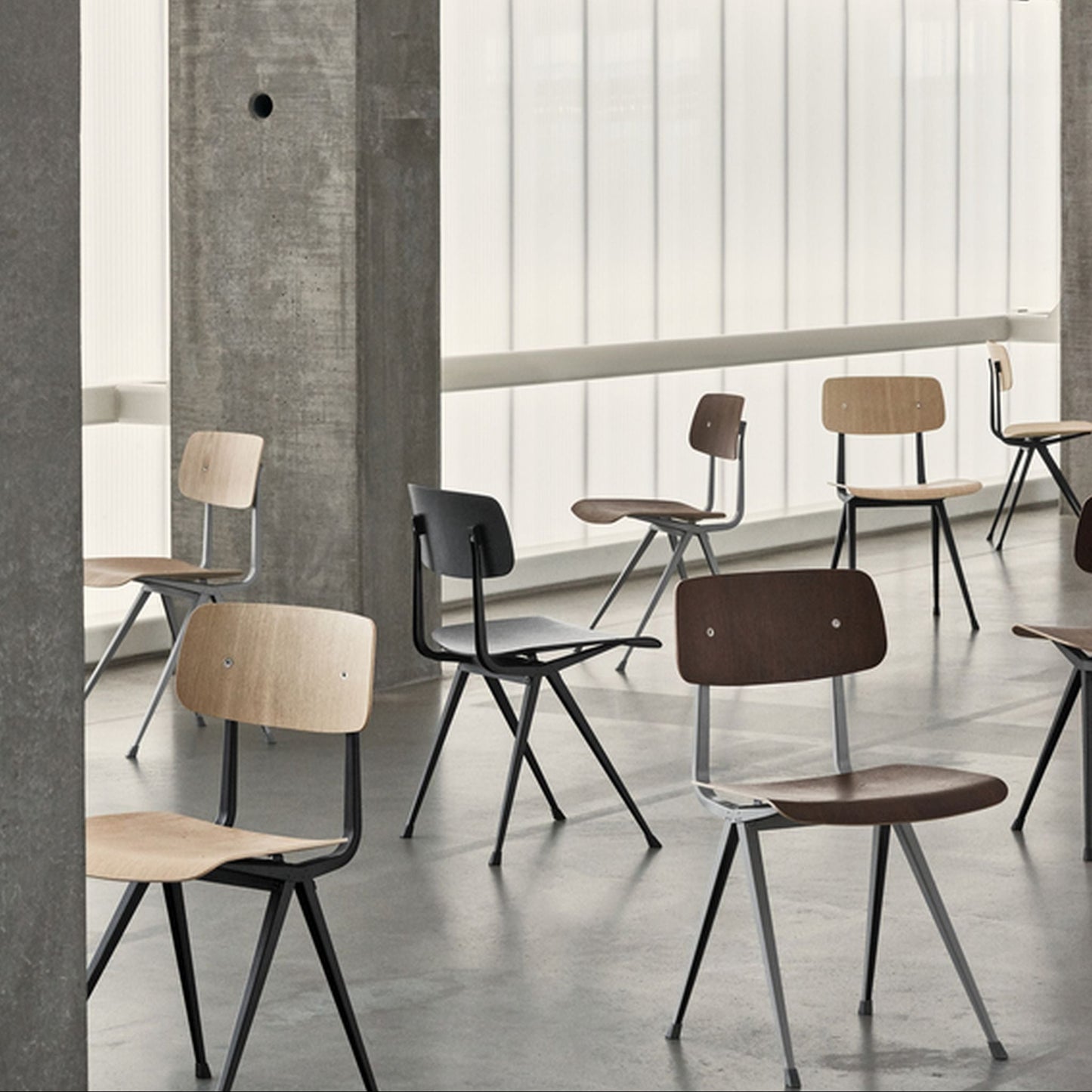 Hay Result Chair 4-Fuß-Stuhl Sitz & Rücken Sperrholz Eiche Stahlgestell