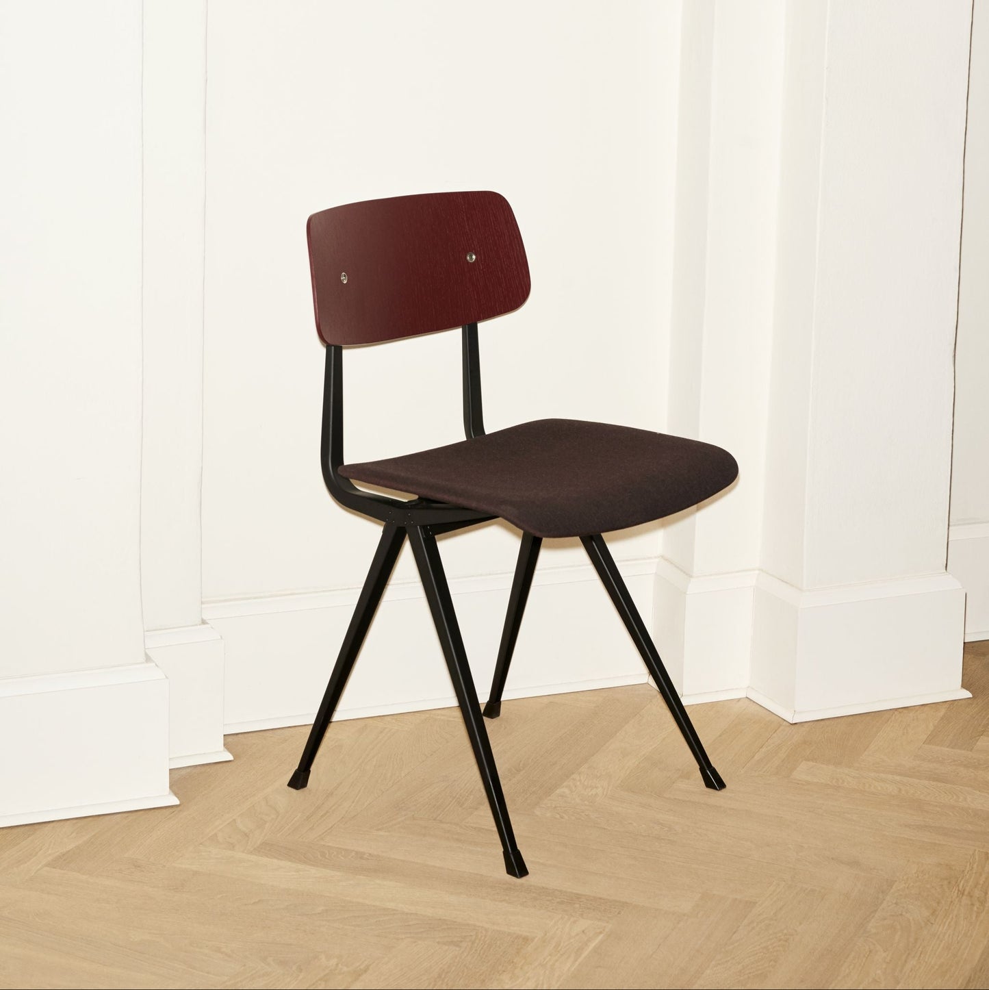 Hay Result Chair 4-Fuß-Stuhl Sitz & Rücken Sperrholz Eiche Stahlgestell