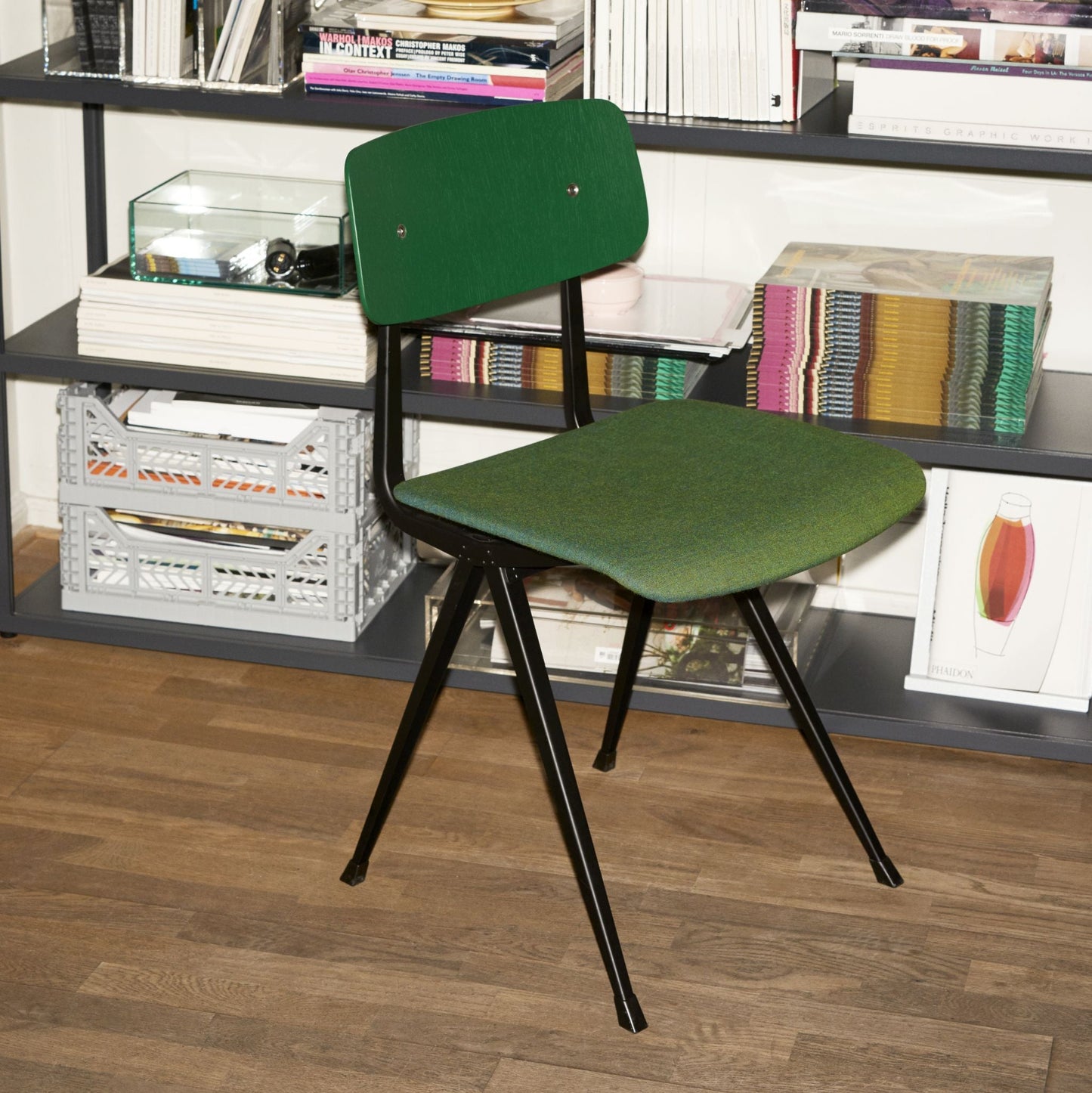 Hay Result Chair 4-Fuß-Stuhl Sitz & Rücken Sperrholz Eiche Stahlgestell