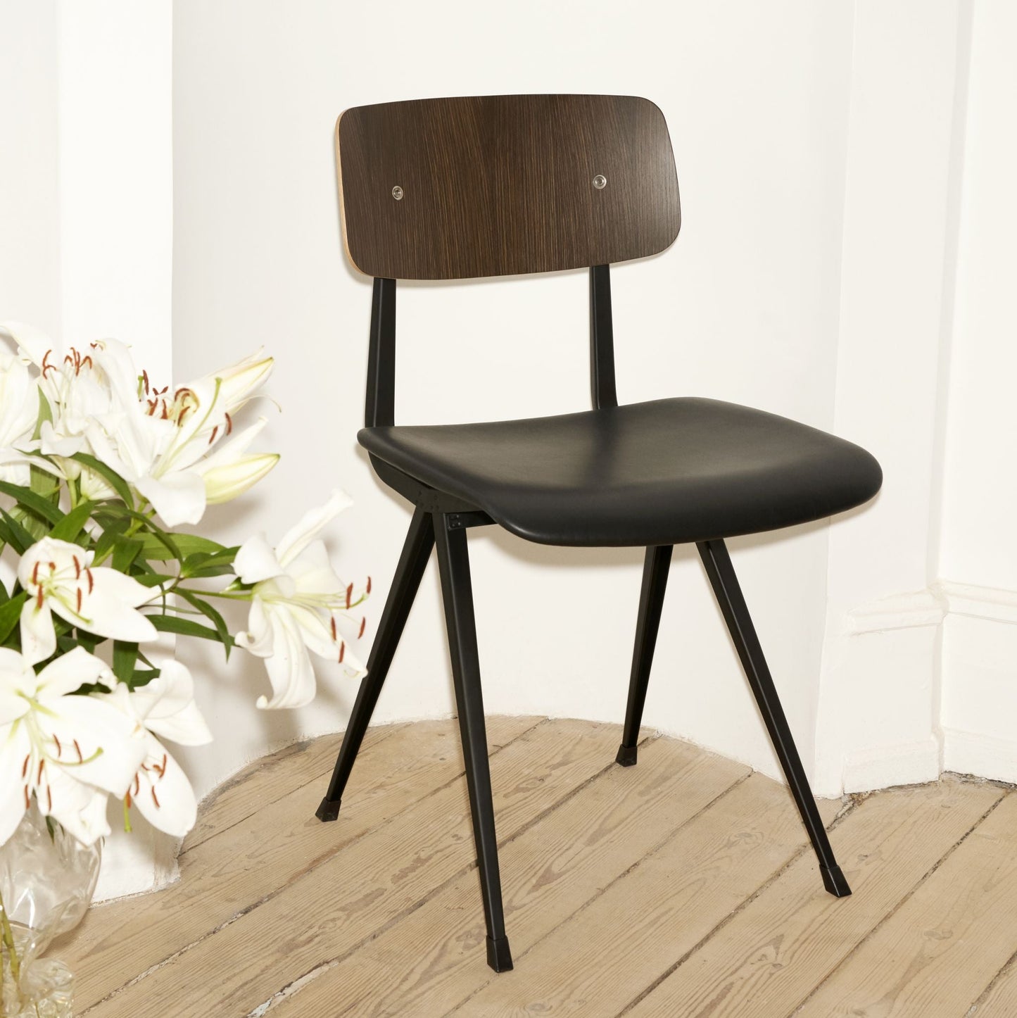 Hay Result Chair 4-Fuß-Stuhl Sitz & Rücken Sperrholz Eiche Stahlgestell