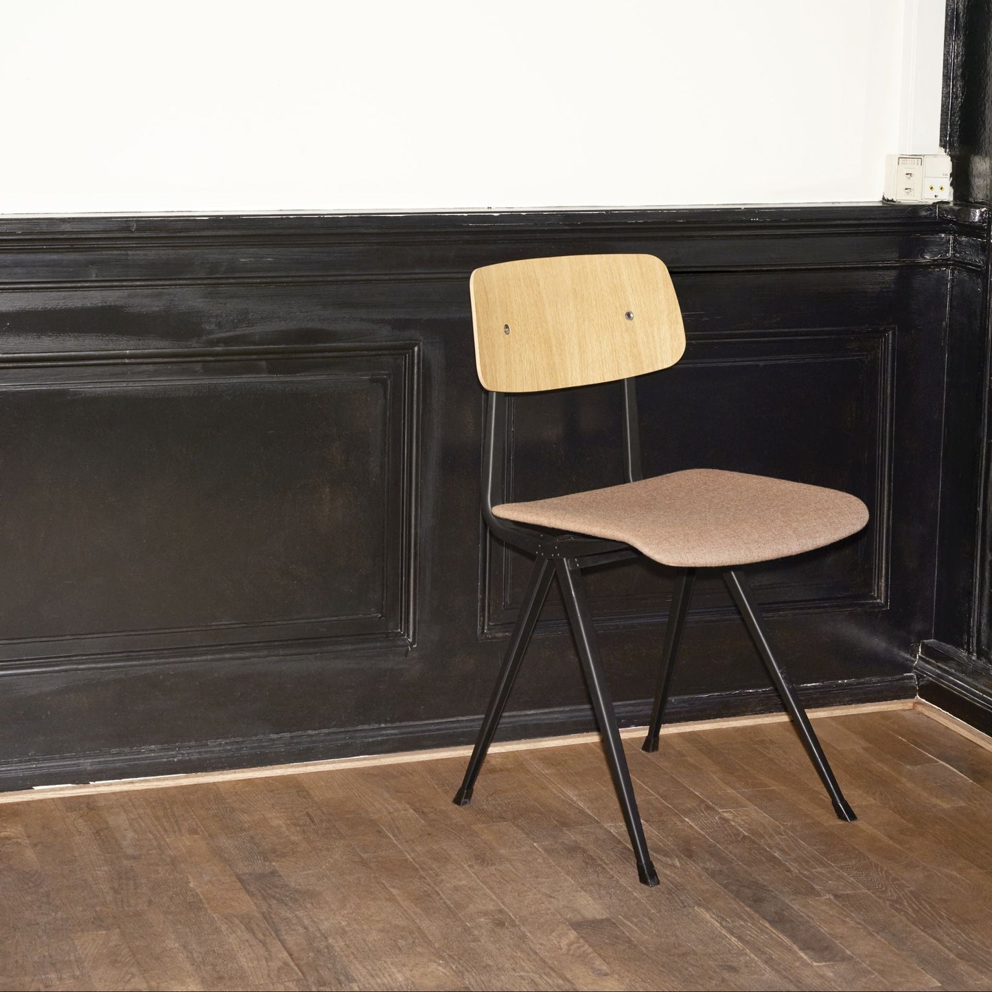 Hay Result Chair 4-Fuß-Stuhl Sitz & Rücken Sperrholz Eiche Stahlgestell