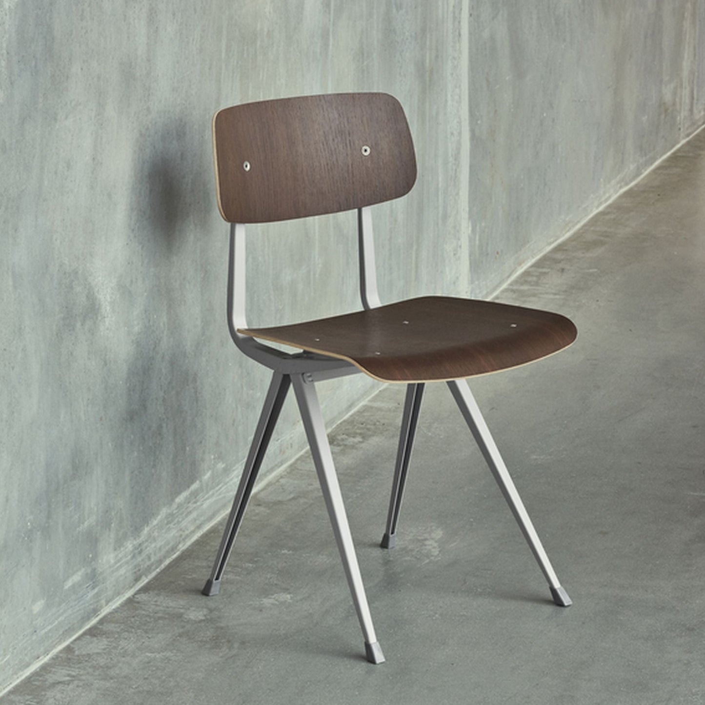 Hay Result Chair 4-Fuß-Stuhl Sitz & Rücken Sperrholz Eiche Stahlgestell