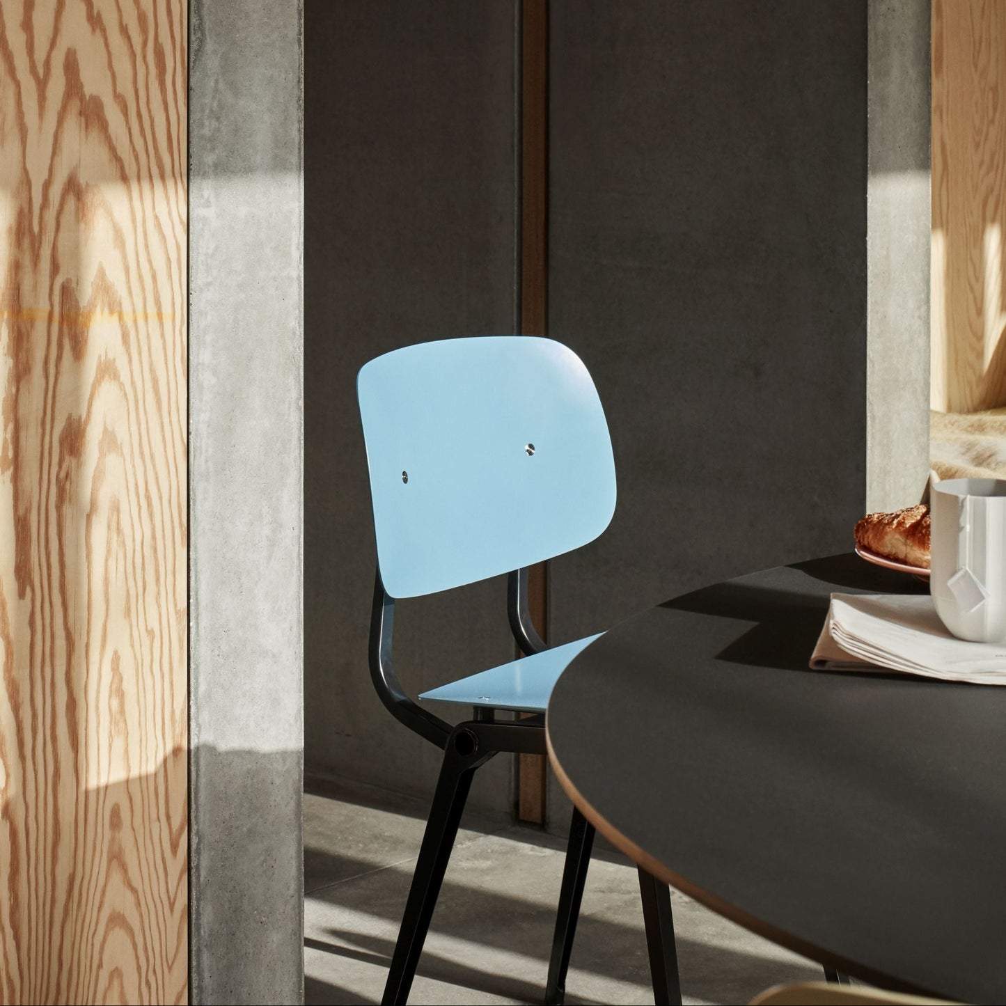 Hay Revolt Chair 4-Fuß-Stuhl Sitz & Rücken ABS-Kunststoff Stahlgestell