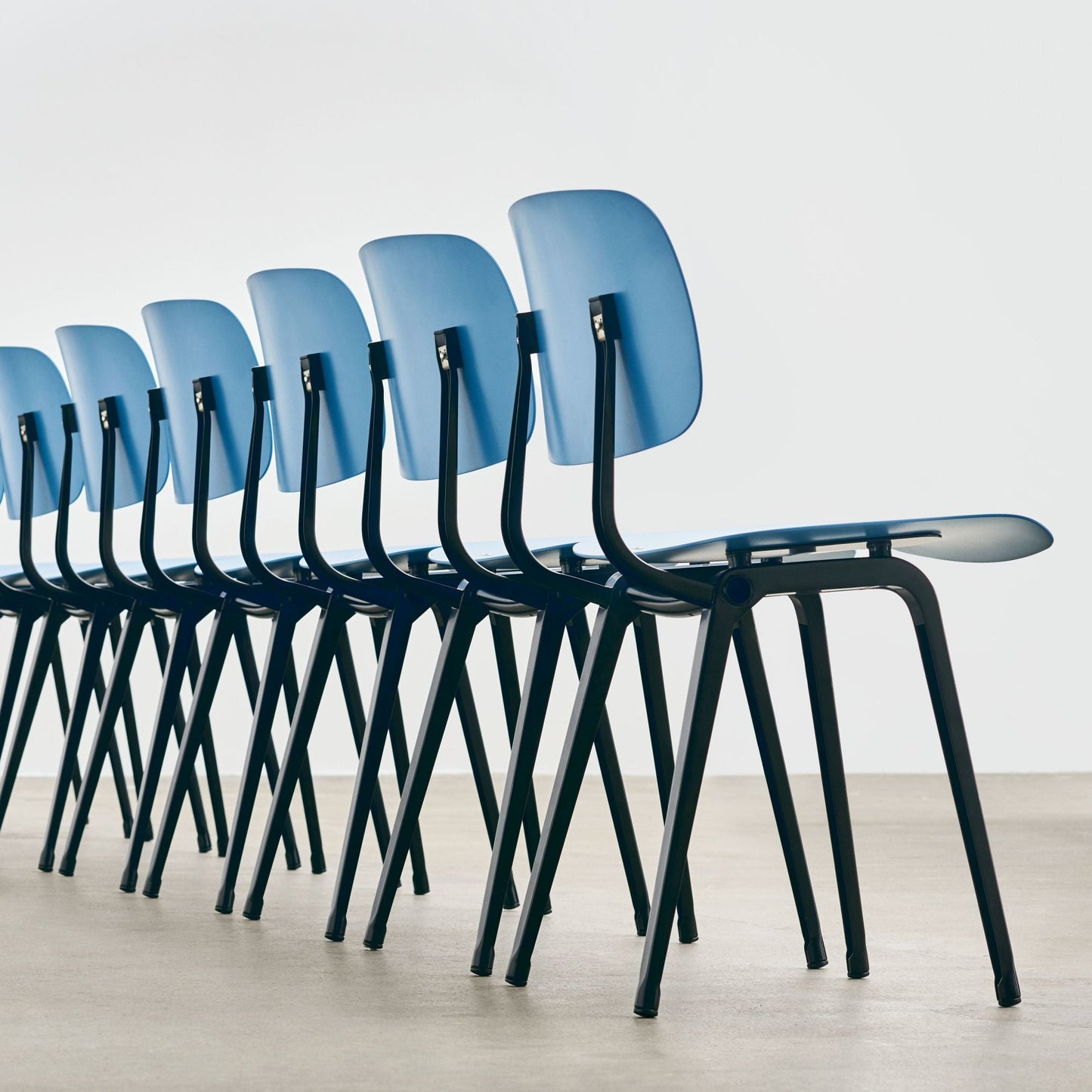 Hay Revolt Chair 4-Fuß-Stuhl Sitz & Rücken ABS-Kunststoff Stahlgestell