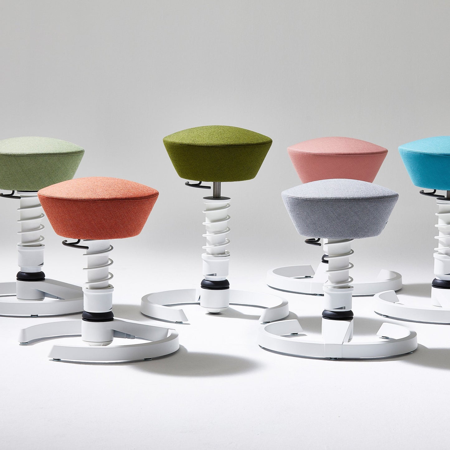 Aeris Swopper 3D Hocker Standard Gestell weiß Sitzbezug Cura