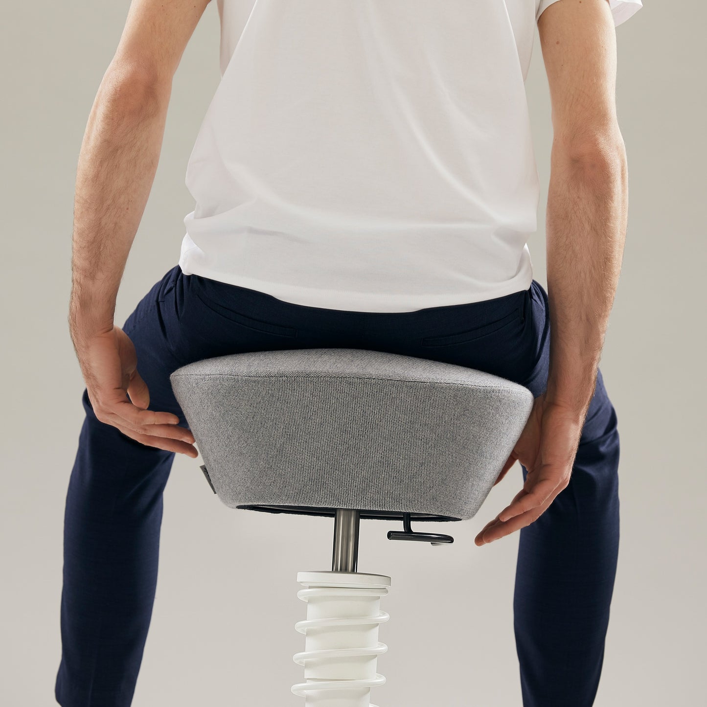 Aeris Swopper 3D Hocker Standard Gestell weiß Sitzbezug Cura