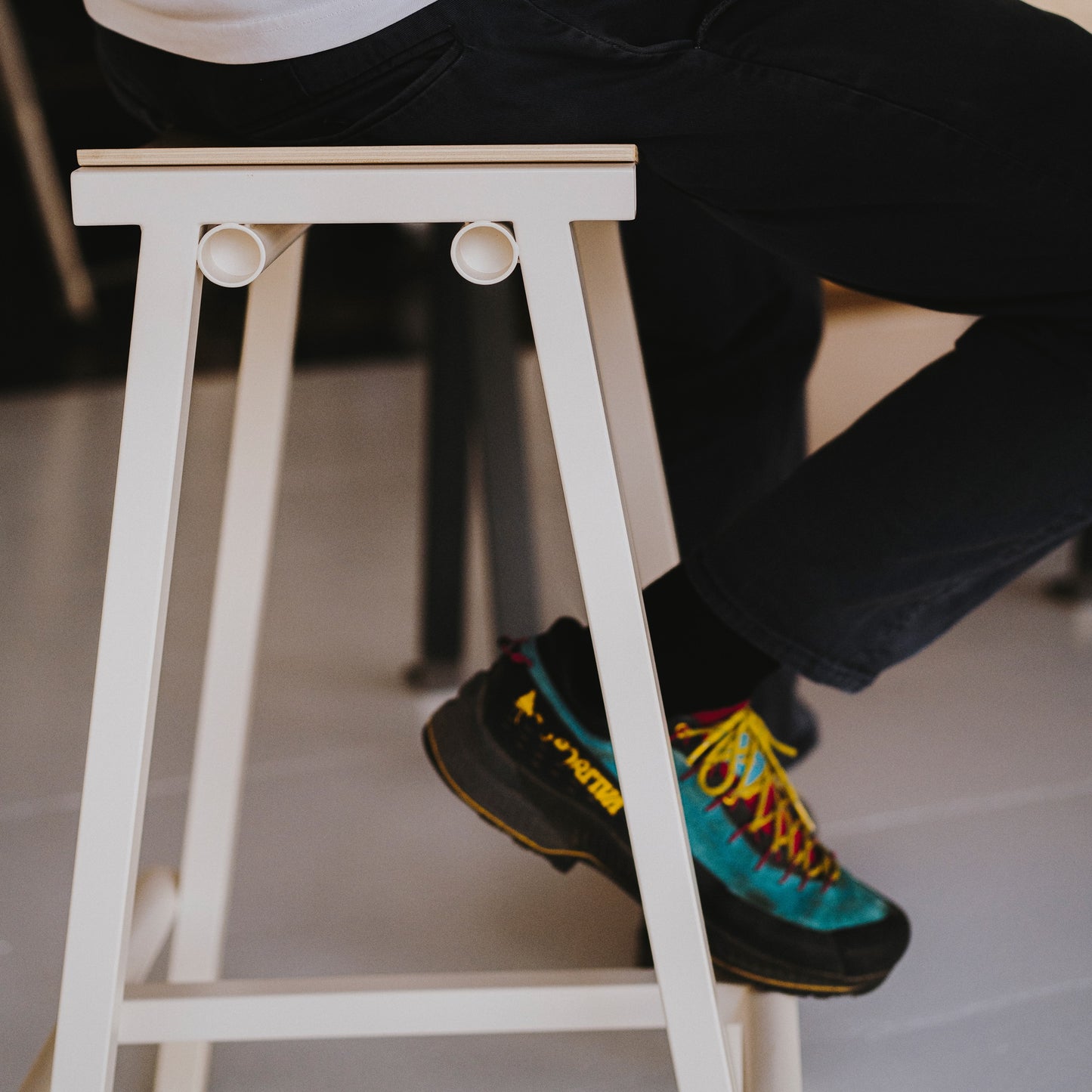 Hay Taburete 8 Barhocker – Eichenfurnier-Sitz und Stahlgestell