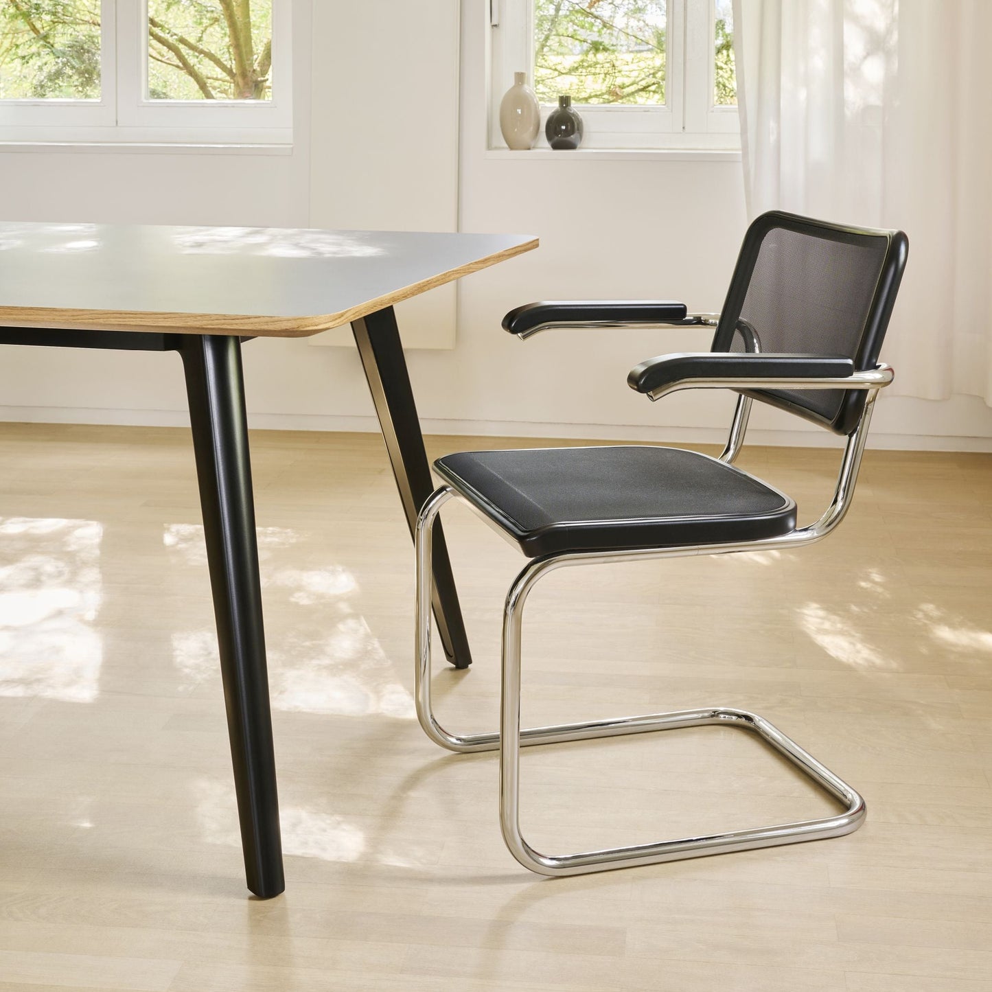 Thonet S 64 N Freischwinger Stuhl mit Armlehnen Sitz & Rücken Netz