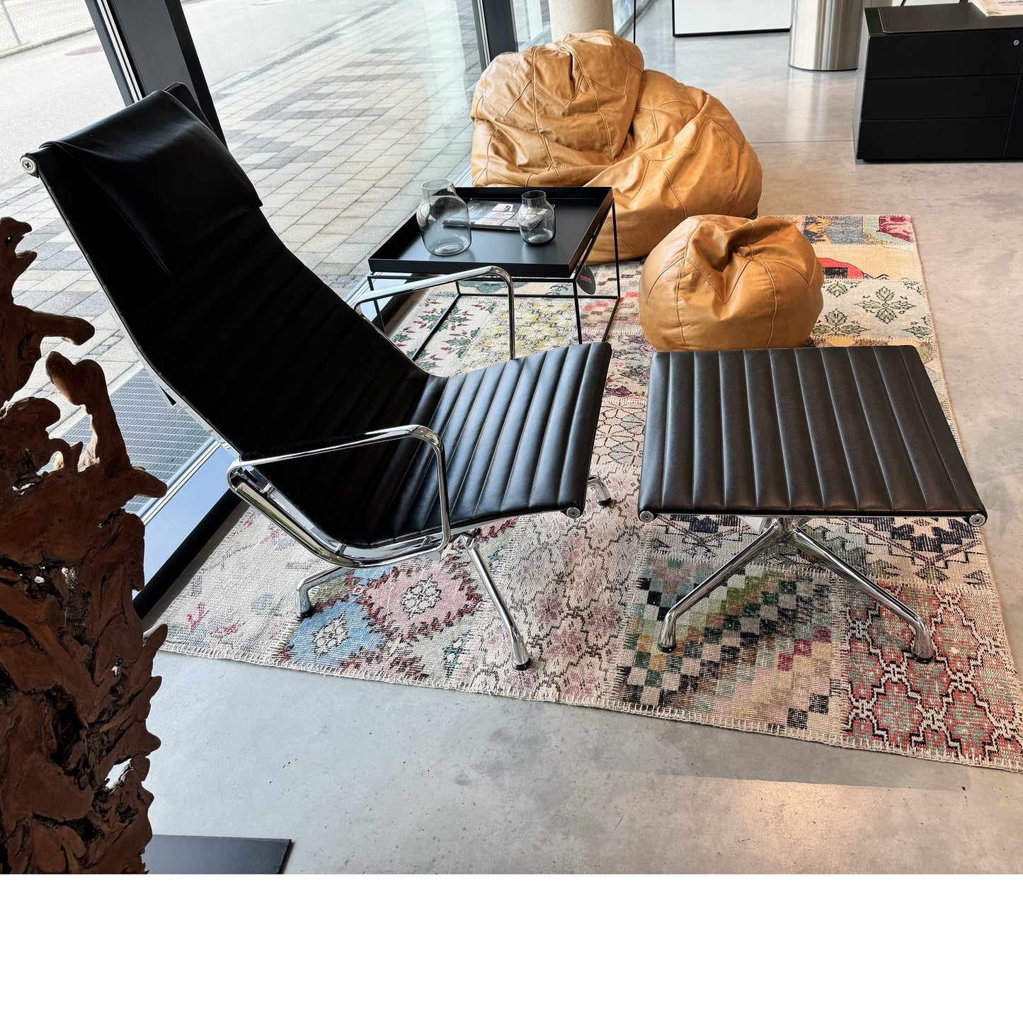 Vitra Aluminium Chair EA 124 + EA 125 Loungesessel mit Hocker