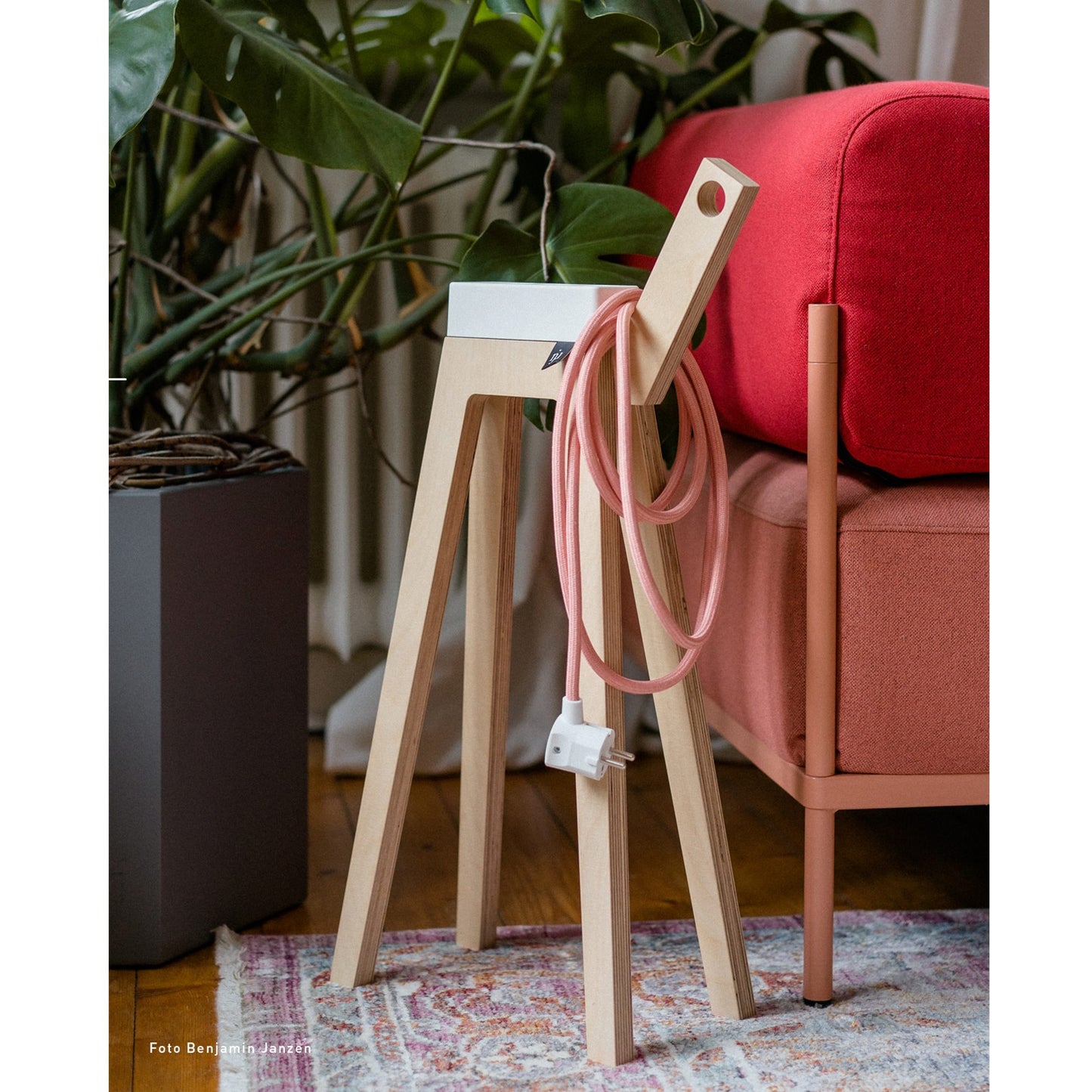 Njustudio Stromer 3fach Steckdose weiß Strommöbel in Pferdeform